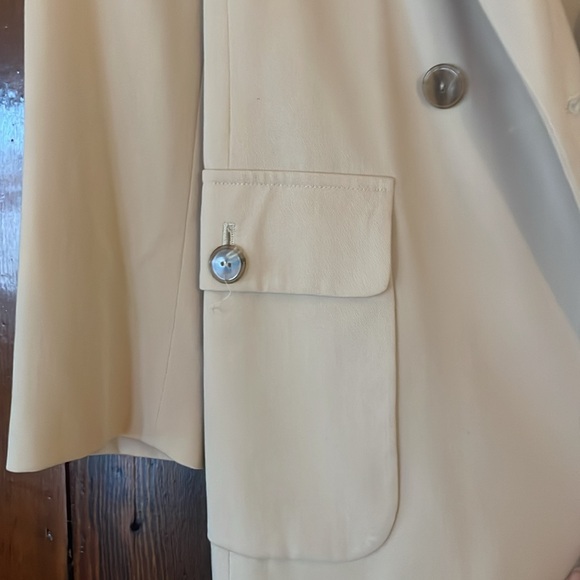 Gorgeous Max Mara, lightweight jacket, absolutely stunning, and classic - Picture 3 of 8